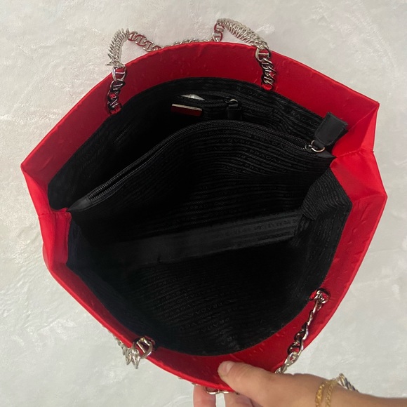Authentic PRADA large red nylon tote with chain strap - Picture 7 of 17